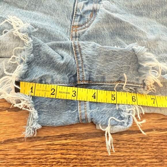 Universal Thread High Rise Jean Short - Picture 4 of 6